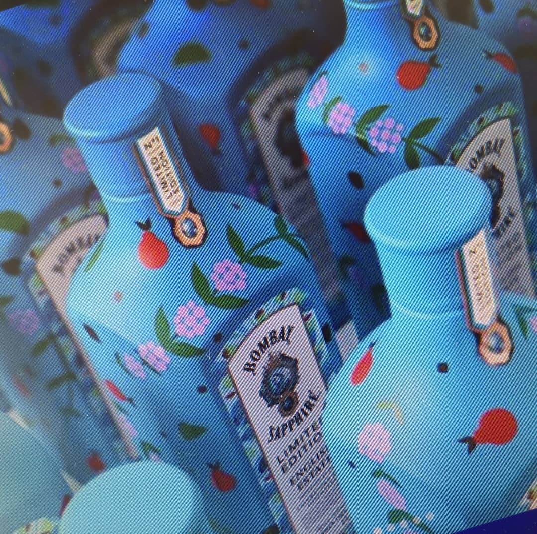 🚨#brandanorak post alert 🚨

What beauties! Loving the work from @bombaysapphireuk They’ve created hand finished custom bottles for the launch of their limited edition English Estate Gin. Great execution of their #stircreativity 👍

#iwantone #ginlove #ginlovers
#brandinspiration #ginspiration #branding #packagingdesign

#brandanorak🏅